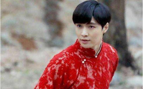 二月紅演員，舞臺到熒屏的蛻變之路——自信與成就感的彰顯