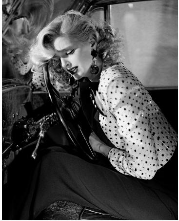 女演員伊波，星光魅力之旅閃耀無(wú)限