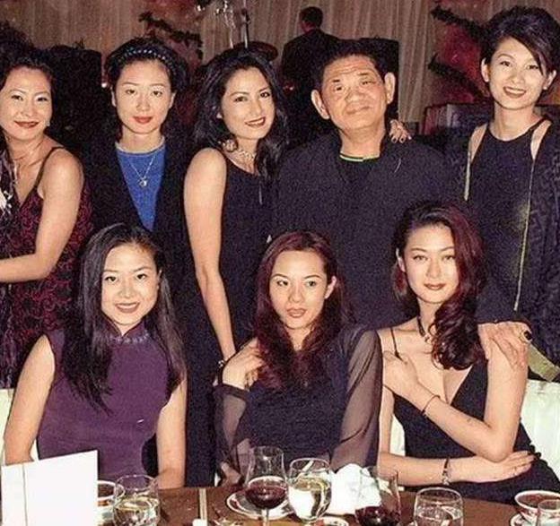 中國香港女明星，自信之光，展現(xiàn)變化之力