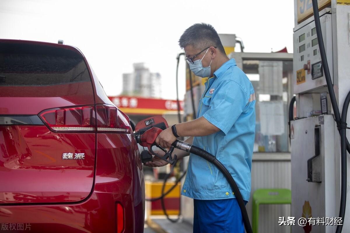 今日92號汽油最新動態(tài)揭秘，加油站的精彩瞬間