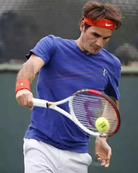 揭秘費德勒反拍技巧，網球秘籍藏于小巷之中解析揭秘！