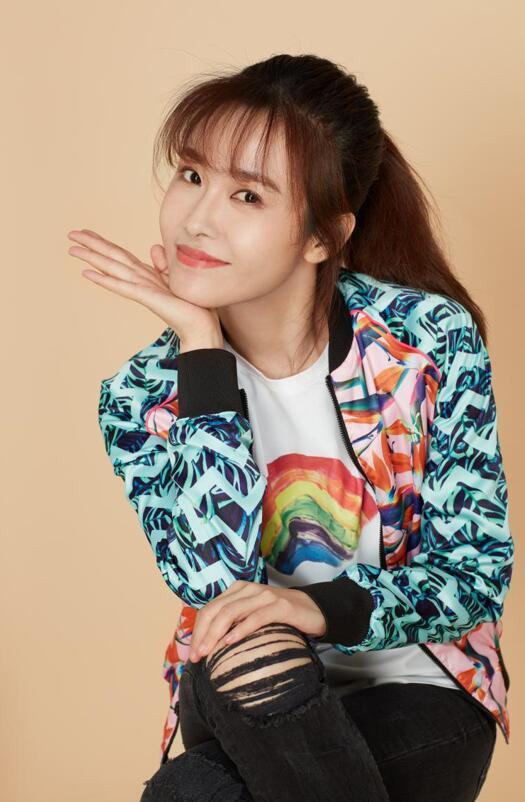 成龍最新力作歌曲，全球震撼！熱血沸騰的旋律引爆音樂界！