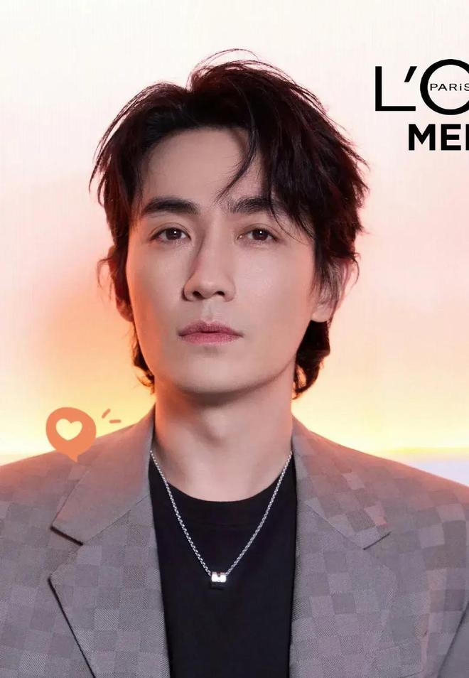 酷男演員的繁華背后，小巷奇緣與獨特寶藏之旅