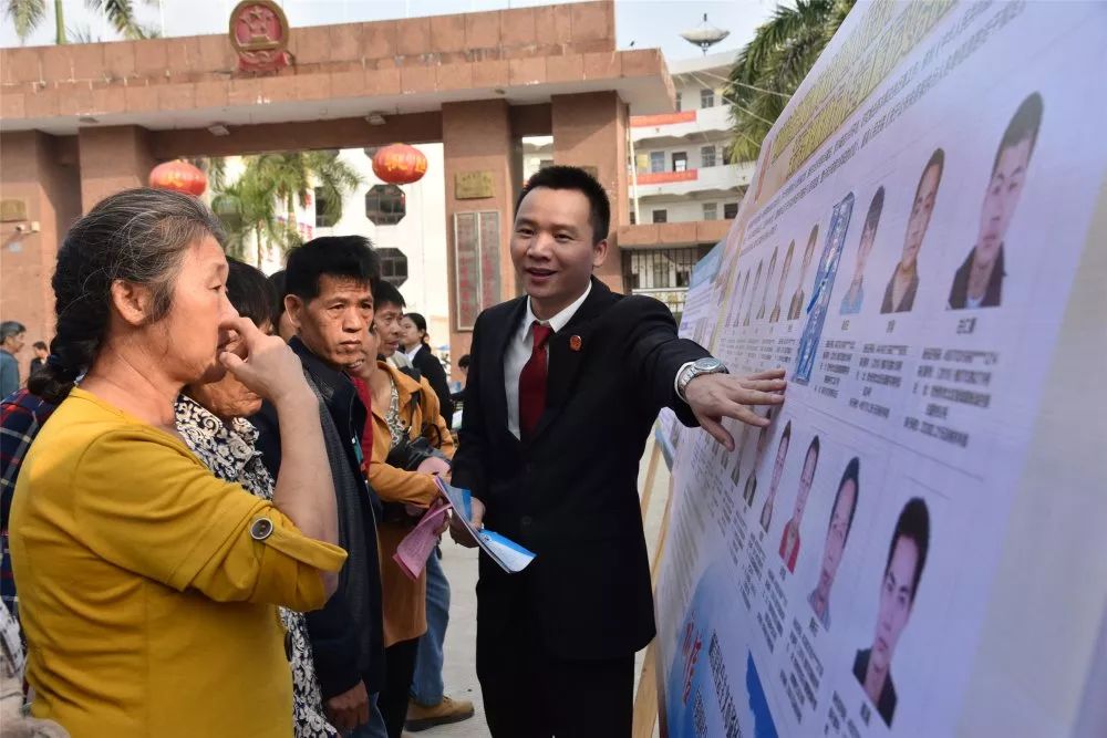 劉伯溫免費資料期期準(zhǔn),全面信息解釋定義_傳達(dá)版37.741