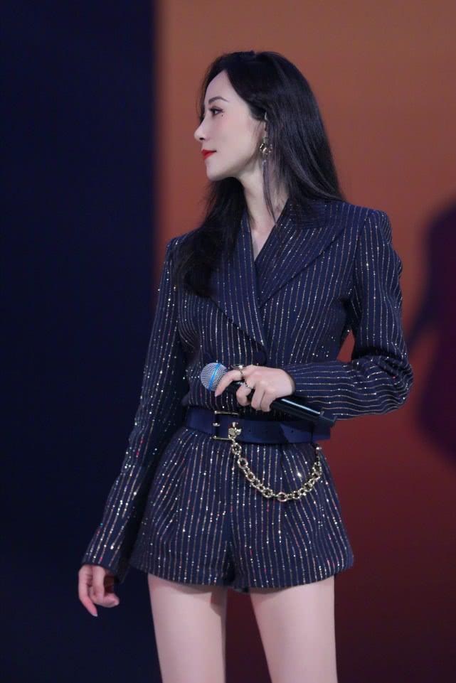 校園女神全能保鏢，變化、學(xué)習(xí)與自信的力量最新章節(jié)