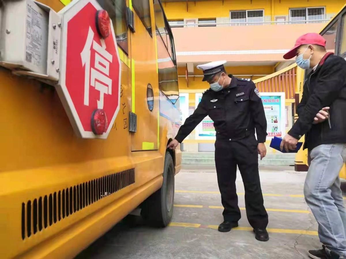 東莞交警最新動態(tài)揭秘，巷弄間的秘密小店大揭秘！