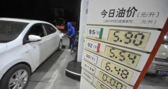 汽油價(jià)格92最新消息,汽油價(jià)格92最新消息，獲取與理解汽油定價(jià)機(jī)制的全攻略