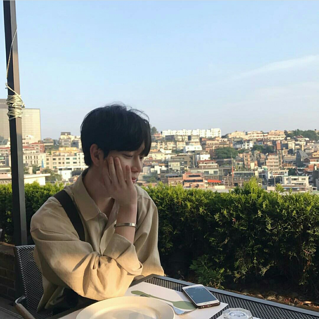 最新韓系男頭圖片,最新韓系男頭圖片的流行與爭議，一種文化現(xiàn)象的探討