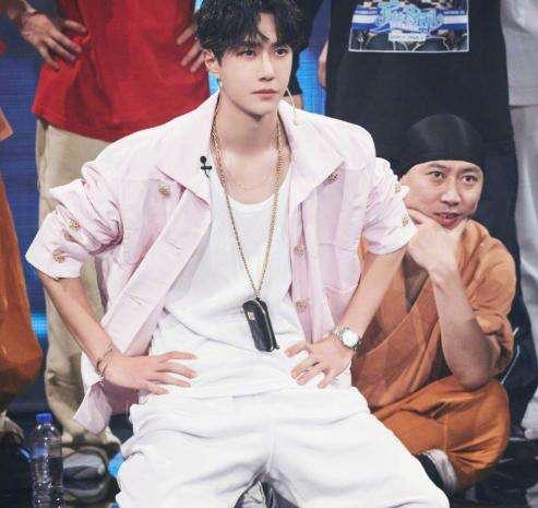 實(shí)力演員,實(shí)力演員與小巷中的隱藏寶藏，一家特色小店的奇妙之旅