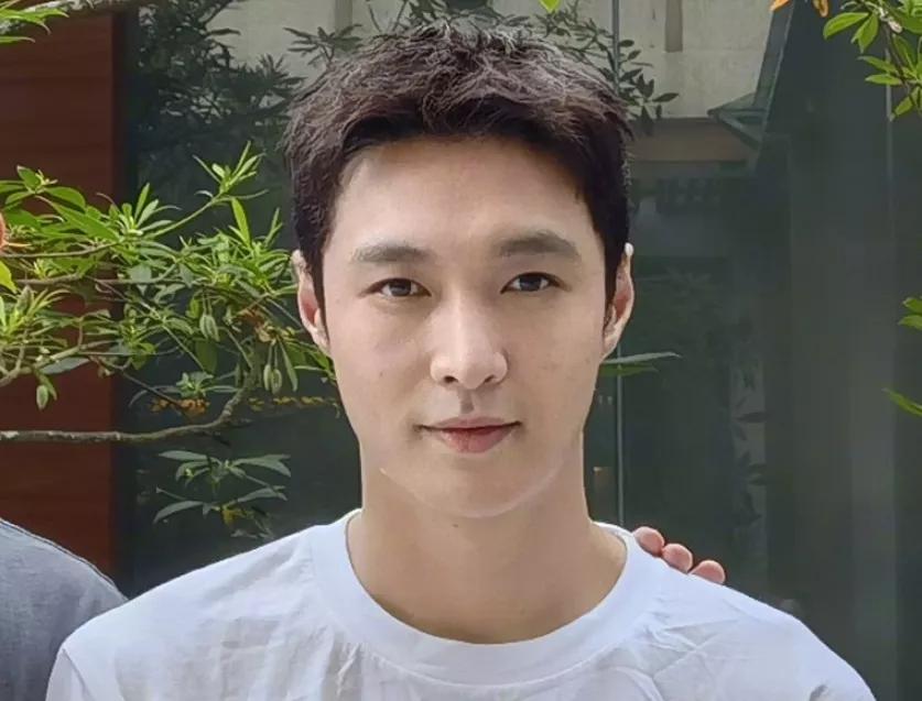 張藝興最新照片,張藝興最新照片陽光少年，魅力無限！