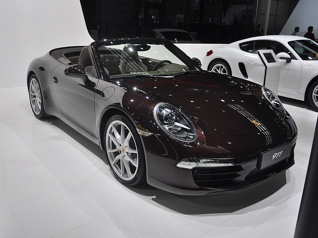 保時(shí)捷911跑車價(jià)格，速度與友情的完美交融的奢華之旅