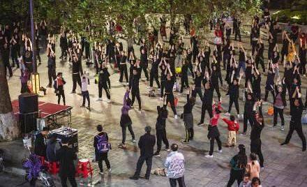 最新廣場舞精選100，舞動時尚，展現(xiàn)活力無限