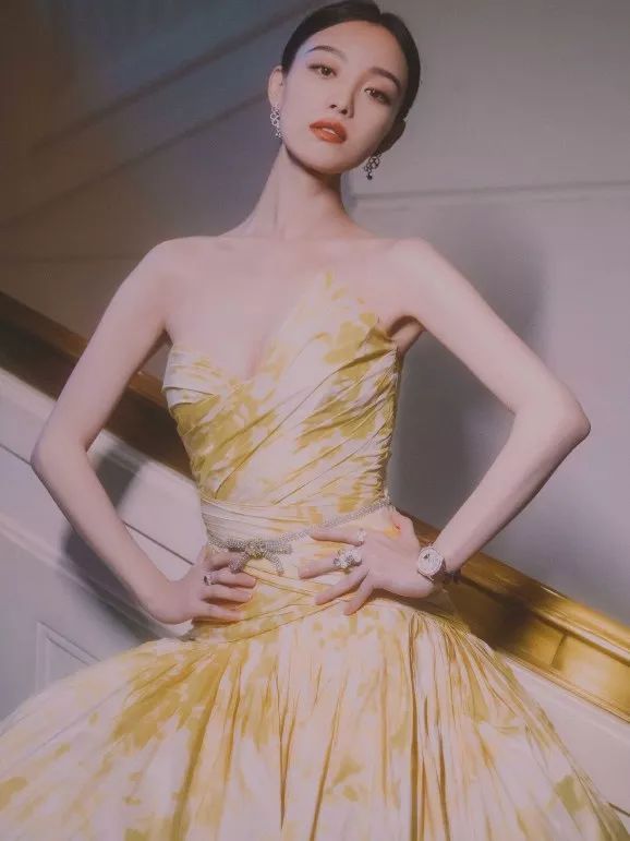 成人女明星應(yīng)遠(yuǎn)離色情內(nèi)容，傳遞正能量，樹立良好榜樣