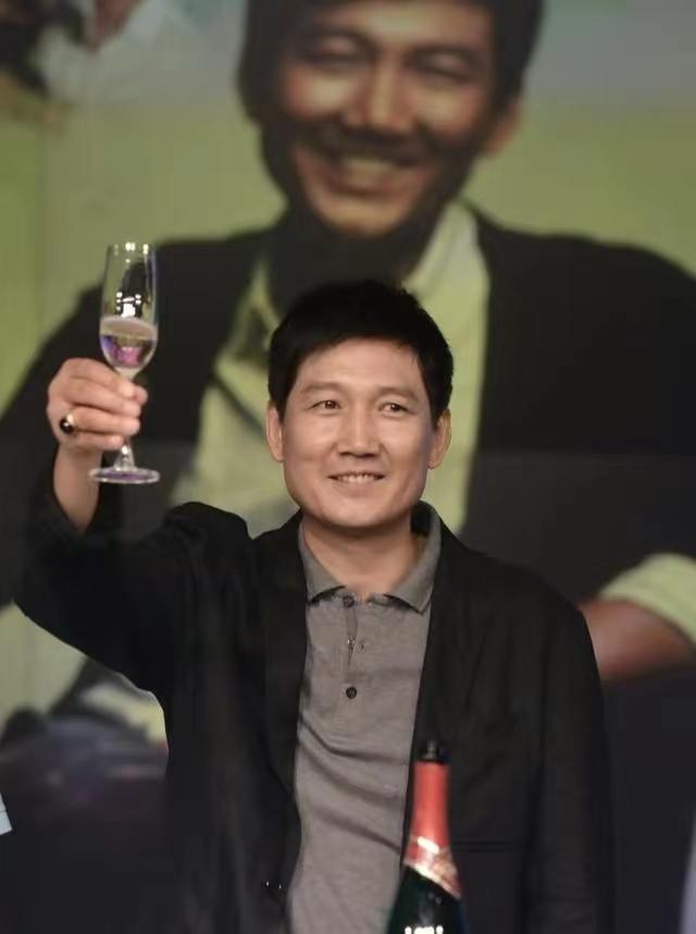 星光背后的無聲掙扎，明星與抑郁癥的斗爭