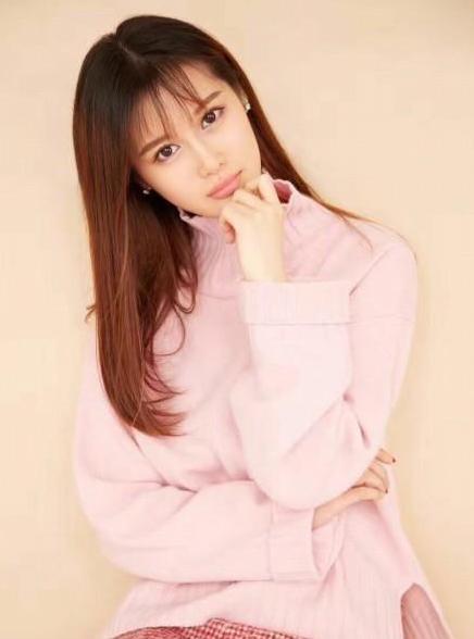 女演員李坤,超越熒幕的璀璨之星，女演員李坤的勵(lì)志故事