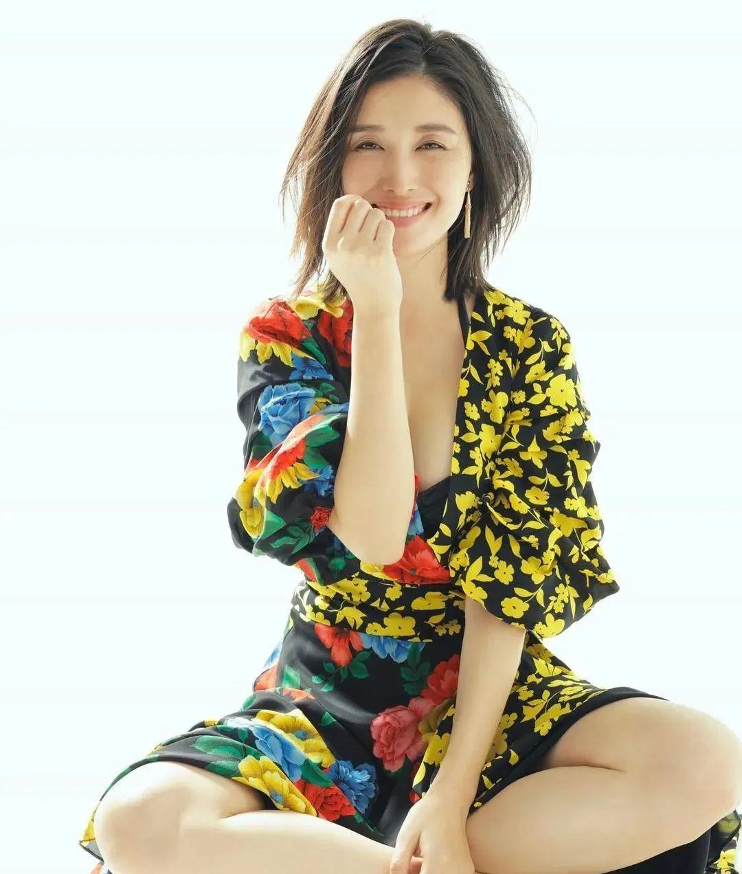 橋本愛實(shí)最新寫真集,橋本愛實(shí)最新寫真集，多元視角下的審視與探討