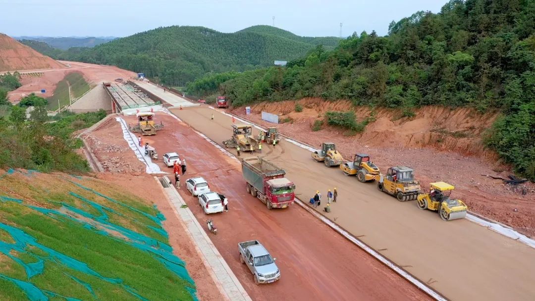 眉麟公路科技重塑智能出行新時代，最新動態(tài)開啟智能公路體驗新篇章