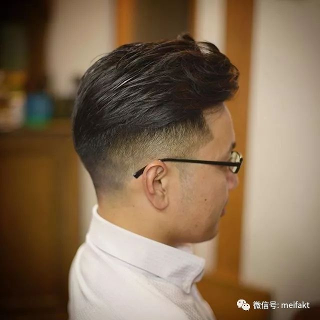 最新中年男士發(fā)型,最新中年男士發(fā)型，科技重塑魅力，引領(lǐng)潮流新風(fēng)尚