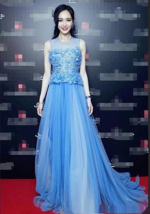 女明星禮服,女明星禮服，一場自然美景的旅行啟示