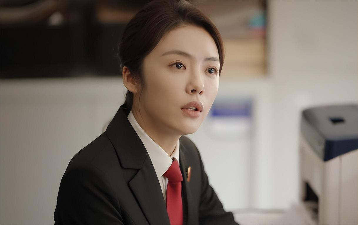 演員嚴(yán)謹(jǐn)，演藝之路的探索與風(fēng)采展示