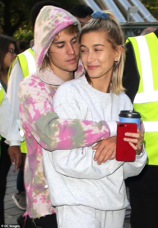 賽琳娜2017最新動(dòng)態(tài)，事業(yè)、慈善與公眾關(guān)注全解析