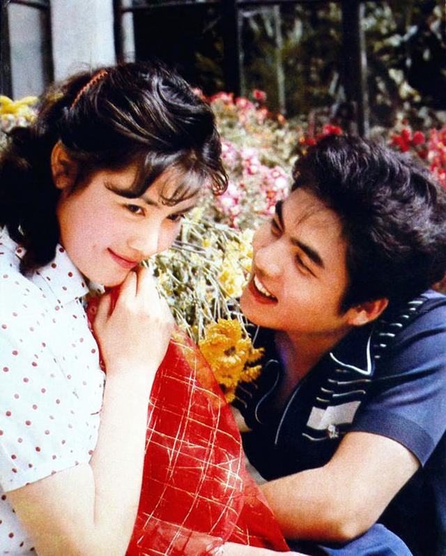 綠茵場(chǎng)上的輝煌與大自然寧靜間的內(nèi)心平衡，一位21號(hào)足球明星的故事