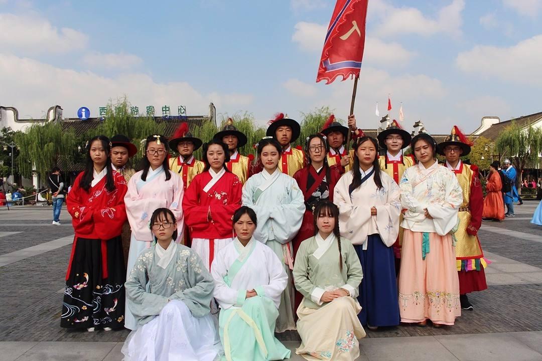 動漫服裝店，激發(fā)變化的力量，培育自信與成就感的時尚殿堂