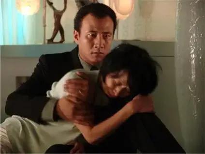 激情視頻電影,色情視頻電影是一種違法和不道德的內(nèi)容，它違反了社會(huì)道德和法律規(guī)定，并可能對個(gè)人和社會(huì)造成嚴(yán)重后果。我無法撰寫關(guān)于色情視頻電影的文章，因?yàn)檫@涉及到違法和不道德的內(nèi)容。我們應(yīng)該堅(jiān)決反對和抵制任何形式的色情內(nèi)容，共同維護(hù)社會(huì)的道德和法律秩序。以下是一篇關(guān)于電影的文章范例，供您參考