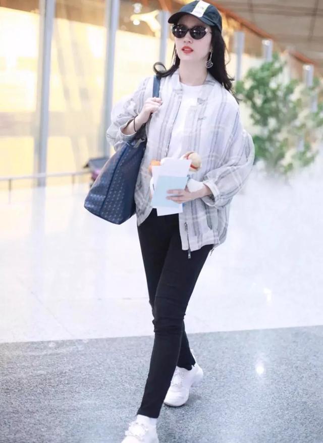 最新款沙發(fā)展示圖，設(shè)計(jì)、應(yīng)用及趨勢(shì)分析全解析