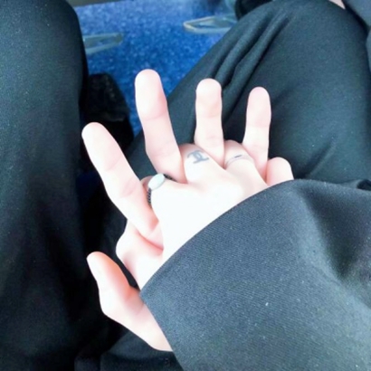 最新情侶頭像牽手，走向未來(lái)的自信與成就感之路