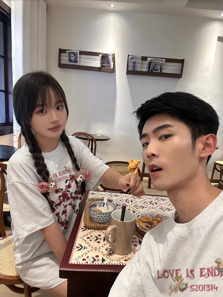 探索自然美景的浪漫之旅，最新國產(chǎn)情侶視頻合集