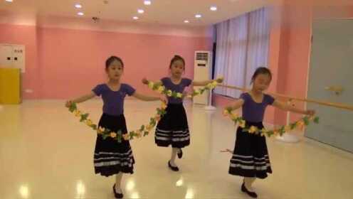 幼兒花環(huán)舞蹈新視頻，教育方式中的藝術(shù)展現(xiàn)風(fēng)采