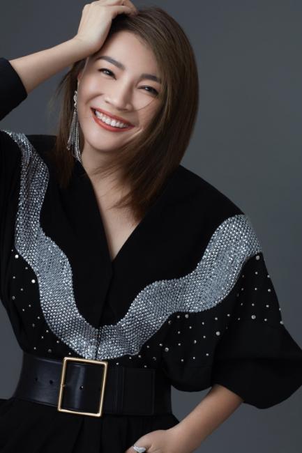 璀璨星光下的女演員張巖，魅力瞬間照片集