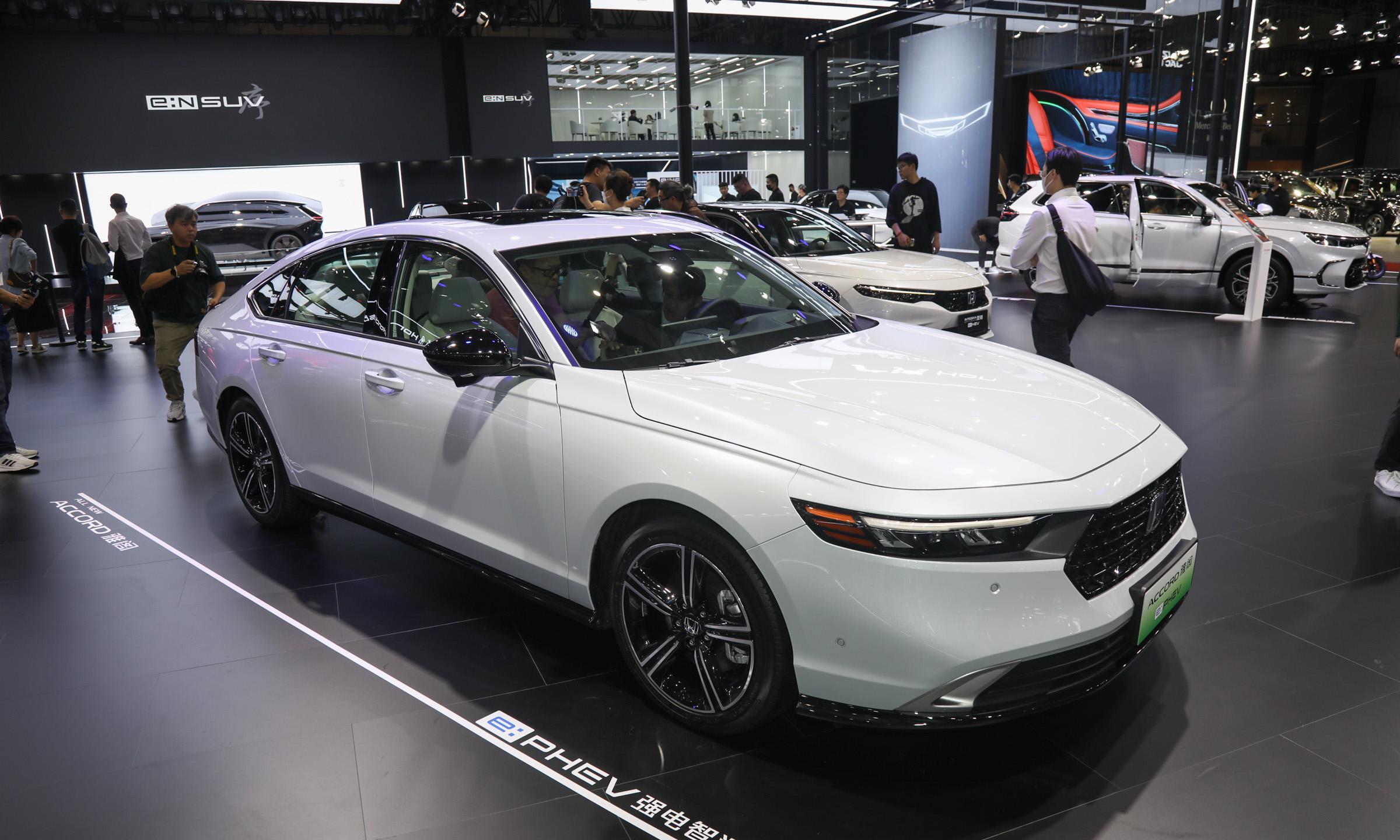 最新雅閣混動車型，家庭溫馨之旅的理想之選