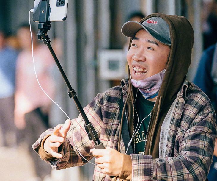 與大鵬同行的女演員，變化、自信與成就的力量展現(xiàn)