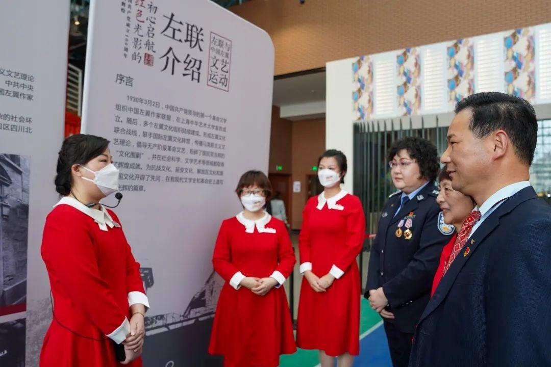 左翼電影，掀起革命浪潮，展現(xiàn)高科技魅力