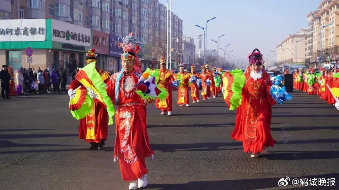 最新燈籠舞風采，舞動變化，展現(xiàn)自信人生