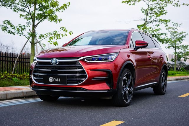 比亞迪唐最新款觀點(diǎn)論述，深度解析新功能與特性