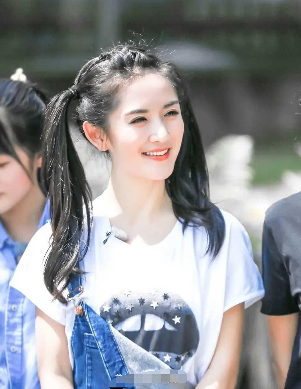 明星馬尾，小巷深處的時尚魅力揭秘