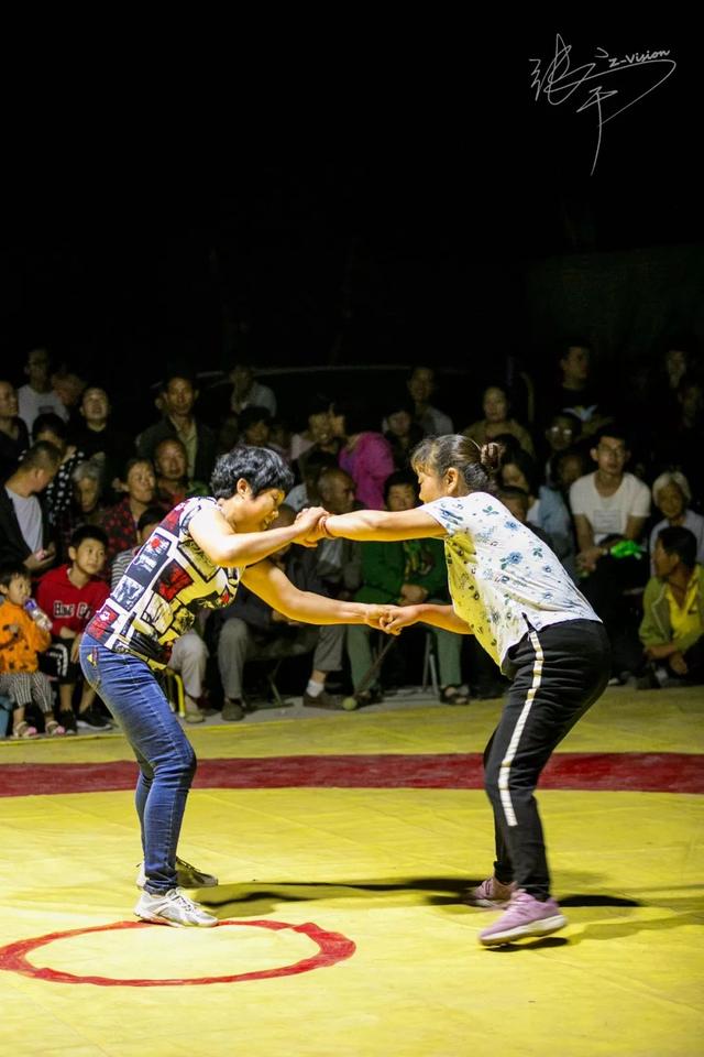 忻州摔跤賽場(chǎng)，最新賽事視頻揭示溫情與友誼的碰撞時(shí)刻