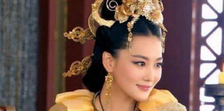 蘇妲己演員與神秘小巷特色小店的邂逅