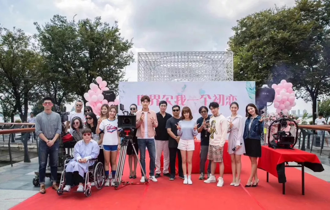 白鹿戀情與科技新品，引領(lǐng)潮流，體驗(yàn)未來戀情之旅