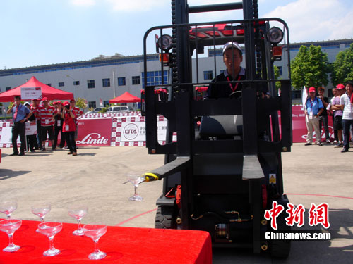叉車比賽視頻，賽場上的友情與激情展現！