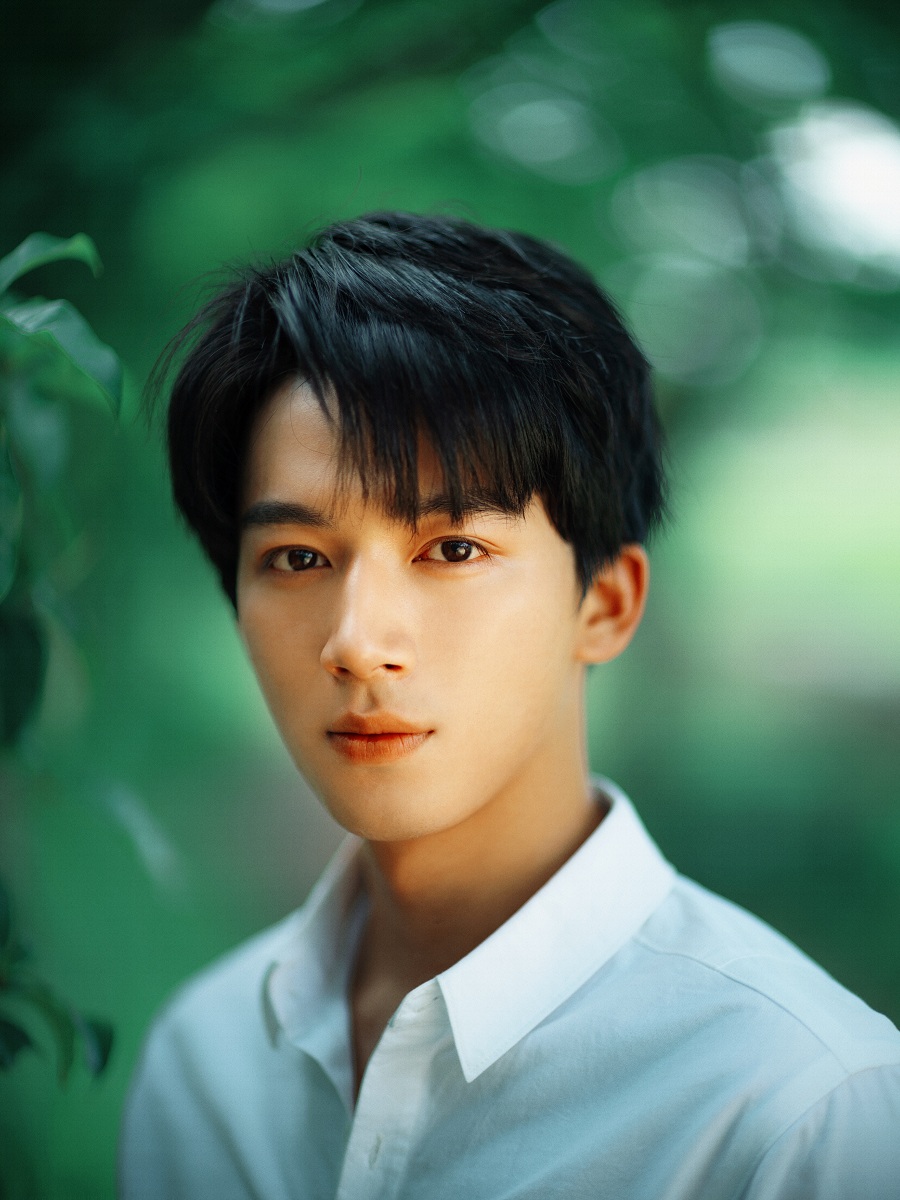 新人明星的璀璨日常，友情、夢(mèng)想與愛(ài)的力量閃耀舞臺(tái)