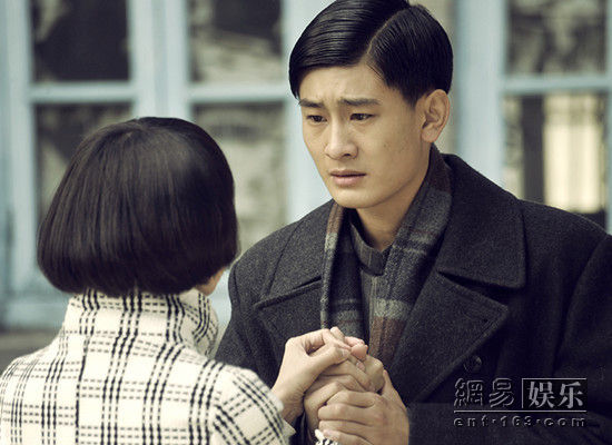 演員梓曉，璀璨演藝之路的閃耀之星