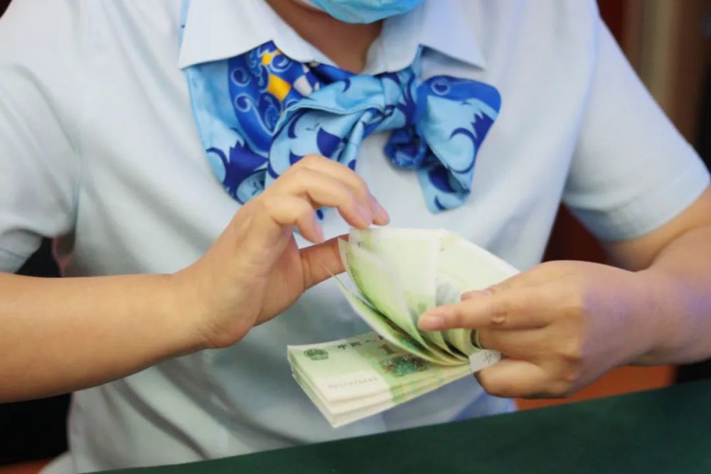 揭秘點(diǎn)鈔比賽規(guī)則，賽場(chǎng)震撼來(lái)襲！