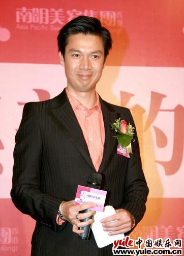 梁榮忠最新動態(tài)，時代浪潮中的璀璨明星