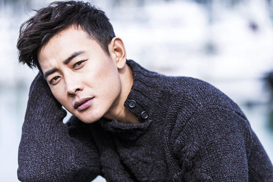 羅晉近期陽(yáng)光帥氣照片展現(xiàn)魅力四溢的演員風(fēng)采