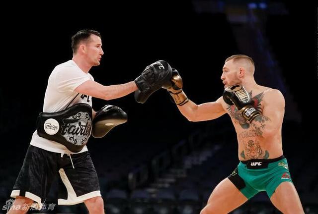 康納賽場風(fēng)采，激情與友情的碰撞故事視頻回顧