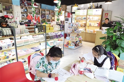 官妖丁公子最新章節(jié)暢閱，高科技產(chǎn)品的革新之旅全揭秘